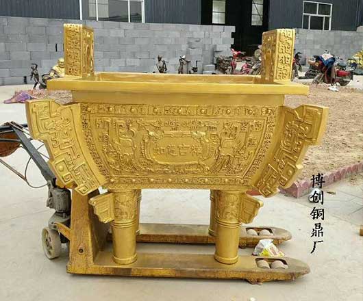 仿古铜鼎